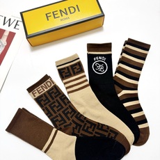 配包装🌟【一盒5 双】 🌟Fendi 芬迪 经典字母logo 纯棉中筒袜 ,ins超火爆中筒袜 纯棉 配包装🌟【一盒5 双】 🌟Fendi 芬迪 经典字母logo 纯棉中筒袜 ,ins超火爆中筒袜 纯棉