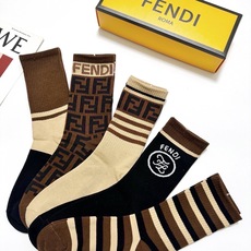 配包装🌟【一盒5 双】 🌟Fendi 芬迪 经典字母logo 纯棉中筒袜 ,ins超火爆中筒袜 纯棉 配包装🌟【一盒5 双】 🌟Fendi 芬迪 经典字母logo 纯棉中筒袜 ,ins超火爆中筒袜 纯棉