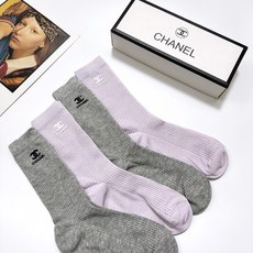 配包装🌟【一盒4 双】🌟Chanel 香奈儿 经典字母logo 超薄无骨中筒袜,纯棉 条纹小腿袜 堆堆袜 配包装🌟【一盒4 双】🌟Chanel 香奈儿 经典字母logo 超薄无骨中筒袜,纯棉 条纹小腿袜 堆堆袜