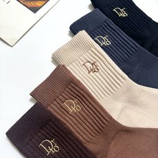 配包装🌟【一盒5 双】男女同款 🌟Dior 迪奥 经典字母logo 羊绒混纺中筒袜 ,ins超火爆空调袜 配包装🌟【一盒5 双】男女同款 🌟Dior 迪奥 经典字母logo 羊绒混纺中筒袜 ,ins超火爆空调袜