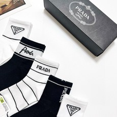 配包装🌟【一盒5 双】 🌟Prada 普拉达 经典字母logo 纯棉短筒袜 ,ins超火爆短袜,纯棉面料 配包装🌟【一盒5 双】 🌟Prada 普拉达 经典字母logo 纯棉短筒袜 ,ins超火爆短袜,纯棉面料