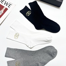 配包装🌟【一盒3 双】🌟 Prada 经典字母logo纯棉 中筒袜 🌟经典配色个性时尚🌟ins爆款!专 配包装🌟【一盒3 双】🌟 Prada 经典字母logo纯棉 中筒袜 🌟经典配色个性时尚🌟ins爆款!专