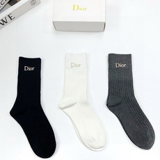 配包装🌟【一盒3 双】🌟 Dior 迪奥 经典字母logo纯棉 中筒袜 🌟经典配色个性时尚🌟ins爆款 配包装🌟【一盒3 双】🌟 Dior 迪奥 经典字母logo纯棉 中筒袜 🌟经典配色个性时尚🌟ins爆款