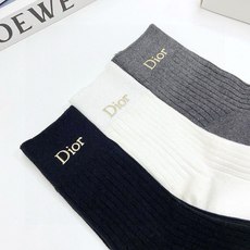 配包装🌟【一盒3 双】🌟 Dior 迪奥 经典字母logo纯棉 中筒袜 🌟经典配色个性时尚🌟ins爆款 配包装🌟【一盒3 双】🌟 Dior 迪奥 经典字母logo纯棉 中筒袜 🌟经典配色个性时尚🌟ins爆款