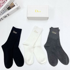 配包装🌟【一盒3 双】🌟 Dior 迪奥 经典字母logo纯棉 中筒袜 🌟经典配色个性时尚🌟ins爆款 配包装🌟【一盒3 双】🌟 Dior 迪奥 经典字母logo纯棉 中筒袜 🌟经典配色个性时尚🌟ins爆款