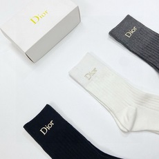 配包装🌟【一盒3 双】🌟 Dior 迪奥 经典字母logo纯棉 中筒袜 🌟经典配色个性时尚🌟ins爆款 配包装🌟【一盒3 双】🌟 Dior 迪奥 经典字母logo纯棉 中筒袜 🌟经典配色个性时尚🌟ins爆款