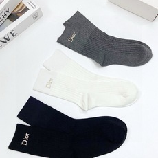 配包装🌟【一盒3 双】🌟 Dior 迪奥 经典字母logo纯棉 中筒袜 🌟经典配色个性时尚🌟ins爆款 配包装🌟【一盒3 双】🌟 Dior 迪奥 经典字母logo纯棉 中筒袜 🌟经典配色个性时尚🌟ins爆款