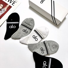 配包装🌟【一盒5 双】 🌟alo 经典字母logo纯棉短袜 中筒袜 , 男女同款,ins超火爆红人同款 配包装🌟【一盒5 双】 🌟alo 经典字母logo纯棉短袜 中筒袜 , 男女同款,ins超火爆红人同款
