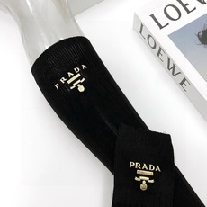 配包装🌟【一盒一双】🌟Chanel 香奈儿 经典字母logo纯棉长筒袜 小腿袜🌟重工装饰个性时尚🌟in 配包装🌟【一盒一双】🌟Chanel 香奈儿 经典字母logo纯棉长筒袜 小腿袜🌟重工装饰个性时尚🌟in