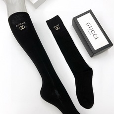 配包装🌟【一盒一双】🌟 Gucci 古琦 爆款经典字母 长筒袜 小腿袜。双针针织材质,超完美结合,款式经 配包装🌟【一盒一双】🌟 Gucci 古琦 爆款经典字母 长筒袜 小腿袜。双针针织材质,超完美结合,款式经