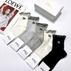 配包装🌟【一盒5 双】 🌟Dior 迪奥 经典字母logo 纯棉短筒袜 ,ins超火爆短袜,纯棉面料 配包装🌟【一盒5 双】 🌟Dior 迪奥 经典字母logo 纯棉短筒袜 ,ins超火爆短袜,纯棉面料