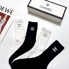 配包装🌟【一盒4 双】🌟Chanel 香奈儿 经典字母logo 超薄无骨中筒袜,纯棉 条纹小腿袜 堆堆袜 配包装🌟【一盒4 双】🌟Chanel 香奈儿 经典字母logo 超薄无骨中筒袜,纯棉 条纹小腿袜 堆堆袜