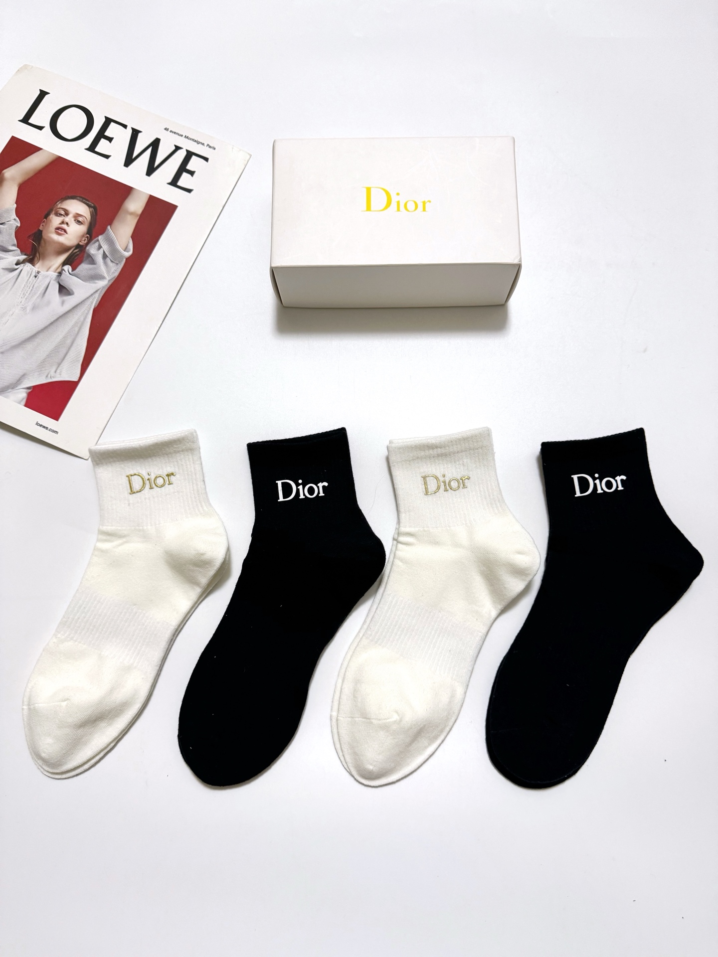配包装🌟【一盒4双】🌟Dior 迪奥 经典字母logo 纯棉短筒袜 经典纯色短袜🌟ins爆款！专柜在售i