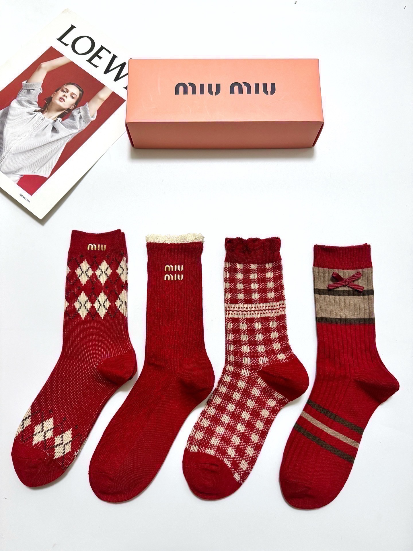 🌟   【一盒4双】🌟缪缪 miumiu 经典字母logo纯棉中筒袜  🌟ins爆款！专柜在售ing 🌟