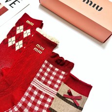 🌟 【一盒4双】🌟缪缪 miumiu 经典字母logo纯棉中筒袜 🌟ins爆款!专柜在售ing 🌟 🌟 【一盒4双】🌟缪缪 miumiu 经典字母logo纯棉中筒袜 🌟ins爆款!专柜在售ing 🌟