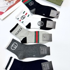 配包装🌟【一盒5双】 🌟Gucci 古琦 经典字母logo 纯棉船袜 ,ins超火爆条纹短袜,纯棉面 配包装🌟【一盒5双】 🌟Gucci 古琦 经典字母logo 纯棉船袜 ,ins超火爆条纹短袜,纯棉面