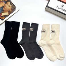 配包装🌟【一盒3双】🌟UGG 经典字母 logo刺绣羊毛 混纺中筒袜 !超级软糯亲肤!🌟ins爆款!专 配包装🌟【一盒3双】🌟UGG 经典字母 logo刺绣羊毛 混纺中筒袜 !超级软糯亲肤!🌟ins爆款!专