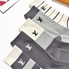配包装🌟【一盒5 双】 🌟 LV 路易威登 经典刺绣字母logo 纯棉中筒袜 ,ins超火爆小腿袜, 配包装🌟【一盒5 双】 🌟 LV 路易威登 经典刺绣字母logo 纯棉中筒袜 ,ins超火爆小腿袜,