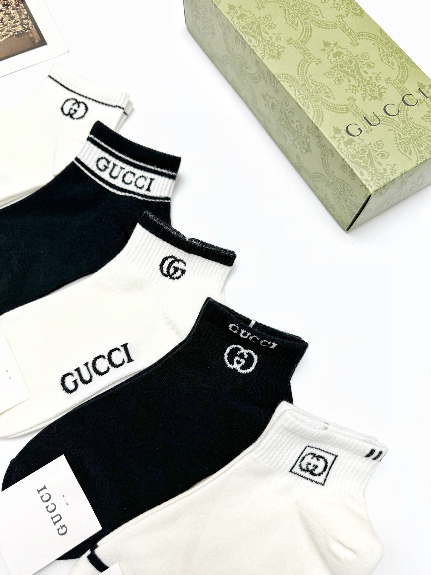 配包装🌟【一盒5 双】 🌟Gucci 古琦 经典字母logo 双G 短袜   ，ins超火爆短袜，纯棉面