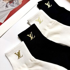 配包装🌟【一盒4双】🌟LV 路易威登 经典字母logo 纯棉中筒袜 经典纯色短袜🌟ins爆款!专柜在售i 配包装🌟【一盒4双】🌟LV 路易威登 经典字母logo 纯棉中筒袜 经典纯色短袜🌟ins爆款!专柜在售i