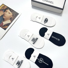 配包装🌟【一盒5双】 🌟Chanel 香奈儿 经典字母logo 纯棉船袜 ,ins超火爆空调袜,纯棉 配包装🌟【一盒5双】 🌟Chanel 香奈儿 经典字母logo 纯棉船袜 ,ins超火爆空调袜,纯棉
