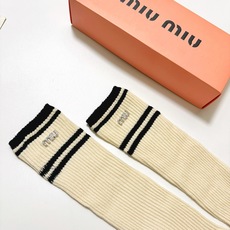 配包装🌟【一盒一双】🌟缪缪 miumiu 经典字母logo双针针织 纯棉长筒袜 小腿袜🌟ins爆款!专 配包装🌟【一盒一双】🌟缪缪 miumiu 经典字母logo双针针织 纯棉长筒袜 小腿袜🌟ins爆款!专