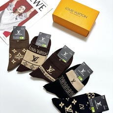 配包装🌟【一盒5 双】 🌟LV 路易威登 经典字母logo 纯棉短筒袜 ,男女同款 ,ins超火爆短 配包装🌟【一盒5 双】 🌟LV 路易威登 经典字母logo 纯棉短筒袜 ,男女同款 ,ins超火爆短