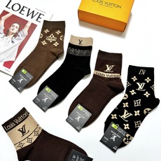 配包装🌟【一盒5 双】 🌟LV 路易威登 经典字母logo 纯棉短筒袜 ,男女同款 ,ins超火爆短 配包装🌟【一盒5 双】 🌟LV 路易威登 经典字母logo 纯棉短筒袜 ,男女同款 ,ins超火爆短