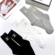 配包装🌟【一盒3 双】 🌟Chanel 香奈儿 经典字母logo 超薄透气中筒袜 ,ins超火爆空调袜, 配包装🌟【一盒3 双】 🌟Chanel 香奈儿 经典字母logo 超薄透气中筒袜 ,ins超火爆空调袜,