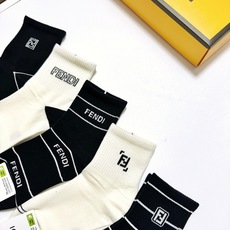 配包装🌟【一盒5 双】 🌟芬迪FENDI 经典字母logo 纯棉中筒袜 ,ins超火爆短袜,纯棉面料 配包装🌟【一盒5 双】 🌟芬迪FENDI 经典字母logo 纯棉中筒袜 ,ins超火爆短袜,纯棉面料