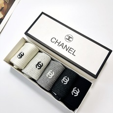 配包装🌟【一盒5 双】 🌟Chanel 香奈儿 经典字母logo 纯棉中筒袜 ,ins超火爆中筒袜 配包装🌟【一盒5 双】 🌟Chanel 香奈儿 经典字母logo 纯棉中筒袜 ,ins超火爆中筒袜