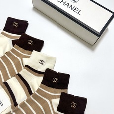 配包装🌟【一盒5 双】春季新款 🌟Chanel 香奈儿 经典刺绣字母logo 纯棉短筒袜 ,ins超 配包装🌟【一盒5 双】春季新款 🌟Chanel 香奈儿 经典刺绣字母logo 纯棉短筒袜 ,ins超