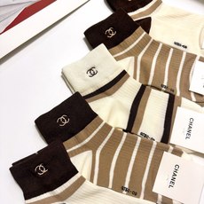 配包装🌟【一盒5 双】春季新款 🌟Chanel 香奈儿 经典刺绣字母logo 纯棉短筒袜 ,ins超 配包装🌟【一盒5 双】春季新款 🌟Chanel 香奈儿 经典刺绣字母logo 纯棉短筒袜 ,ins超