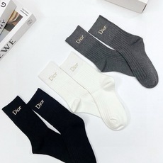 配包装🌟【一盒3 双】🌟 Dior 迪奥 经典字母logo纯棉 中筒袜 🌟经典配色个性时尚🌟ins爆款 配包装🌟【一盒3 双】🌟 Dior 迪奥 经典字母logo纯棉 中筒袜 🌟经典配色个性时尚🌟ins爆款