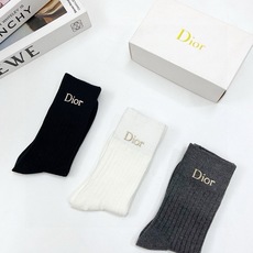 配包装🌟【一盒3 双】🌟 Dior 迪奥 经典字母logo纯棉 中筒袜 🌟经典配色个性时尚🌟ins爆款 配包装🌟【一盒3 双】🌟 Dior 迪奥 经典字母logo纯棉 中筒袜 🌟经典配色个性时尚🌟ins爆款