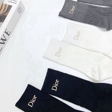 配包装🌟【一盒3 双】🌟 Dior 迪奥 经典字母logo纯棉 中筒袜 🌟经典配色个性时尚🌟ins爆款 配包装🌟【一盒3 双】🌟 Dior 迪奥 经典字母logo纯棉 中筒袜 🌟经典配色个性时尚🌟ins爆款