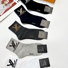 配包装🌟【一盒5 双】 🌟LV 路易威登 经典字母logo ins超火爆中筒袜,纯棉面料,潮人必备 ,经 配包装🌟【一盒5 双】 🌟LV 路易威登 经典字母logo ins超火爆中筒袜,纯棉面料,潮人必备 ,经