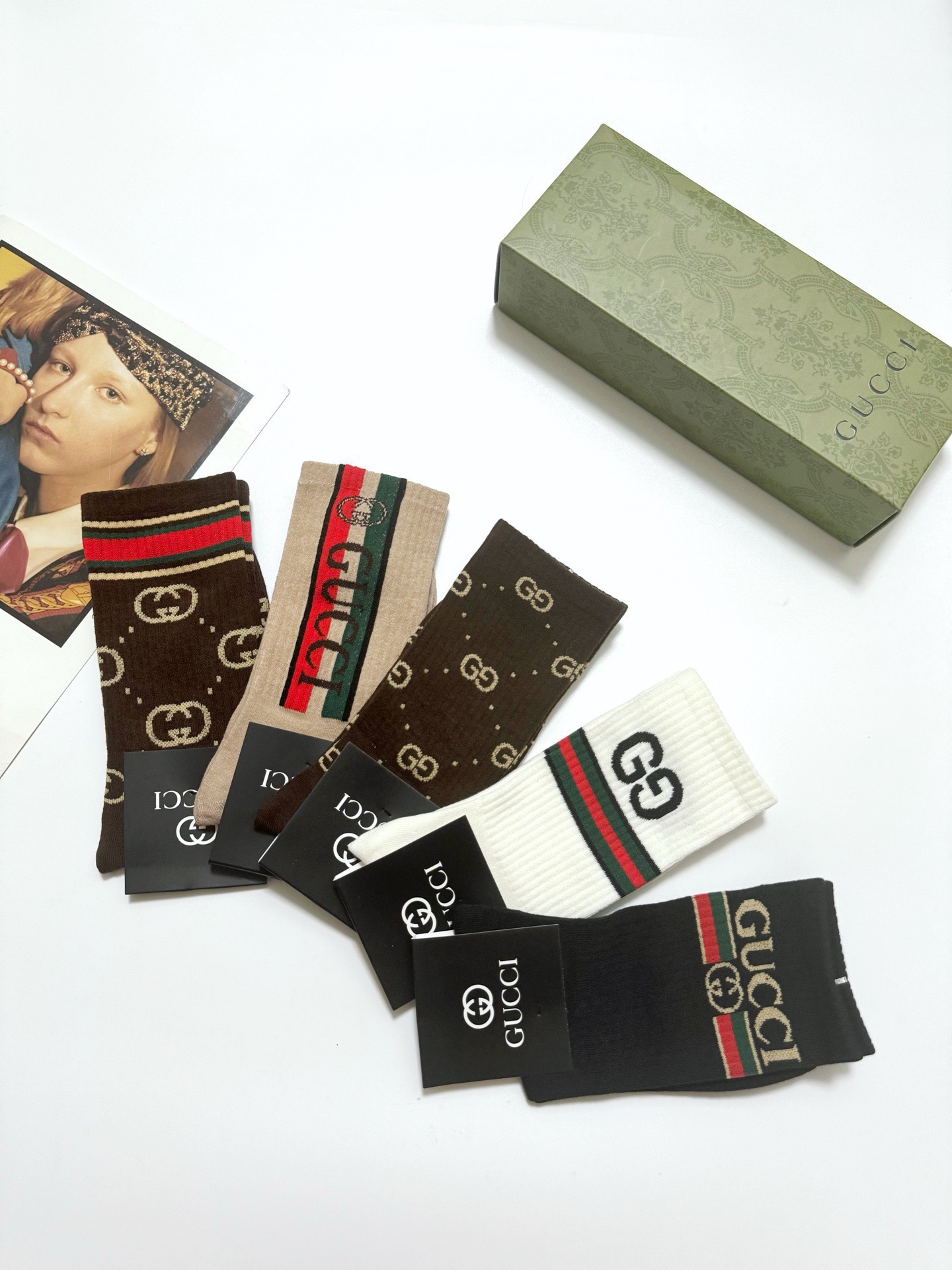 配包装🌟【一盒5 双】 🌟Gucci 古琦 经典字母logo 纯棉中筒袜   ，ins超火爆配色 ，纯棉