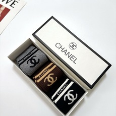 配包装🌟【一盒 3 双】🌟Chanel 香奈儿 经典字母 logo羊绒 中筒袜 !超级软糯亲肤!🌟i 配包装🌟【一盒 3 双】🌟Chanel 香奈儿 经典字母 logo羊绒 中筒袜 !超级软糯亲肤!🌟i