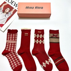 🌟 【一盒4双】🌟缪缪 miumiu 经典字母logo纯棉中筒袜 🌟ins爆款!专柜在售ing 🌟 🌟 【一盒4双】🌟缪缪 miumiu 经典字母logo纯棉中筒袜 🌟ins爆款!专柜在售ing 🌟