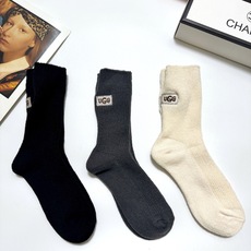 配包装🌟【一盒3双】🌟UGG 经典字母 logo刺绣羊毛 混纺中筒袜 !超级软糯亲肤!🌟ins爆款!专 配包装🌟【一盒3双】🌟UGG 经典字母 logo刺绣羊毛 混纺中筒袜 !超级软糯亲肤!🌟ins爆款!专