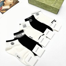 大量现货 配包装🌟【一盒5 双】 🌟Gucci 古琦 经典字母logo 双G 短袜 ,ins超火爆短 大量现货 配包装🌟【一盒5 双】 🌟Gucci 古琦 经典字母logo 双G 短袜 ,ins超火爆短
