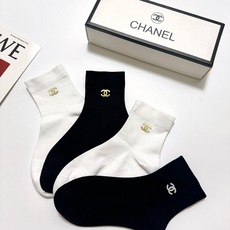 配包装🌟【一盒4双】 🌟Chanel 香奈儿 经典字母logo ins超火爆短筒袜,纯棉面料,潮人必备 配包装🌟【一盒4双】 🌟Chanel 香奈儿 经典字母logo ins超火爆短筒袜,纯棉面料,潮人必备