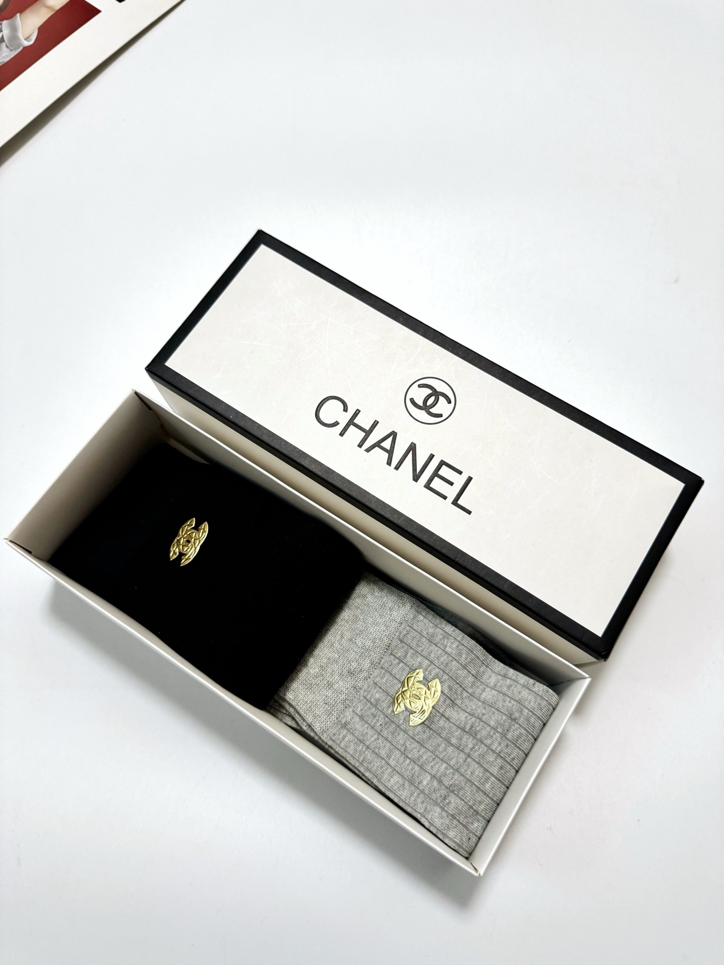 配包装🌟【一盒2双】 🌟Chanel 香奈儿 经典字母logo纯棉袜 小腿堆堆袜，ins超火爆红人同款，