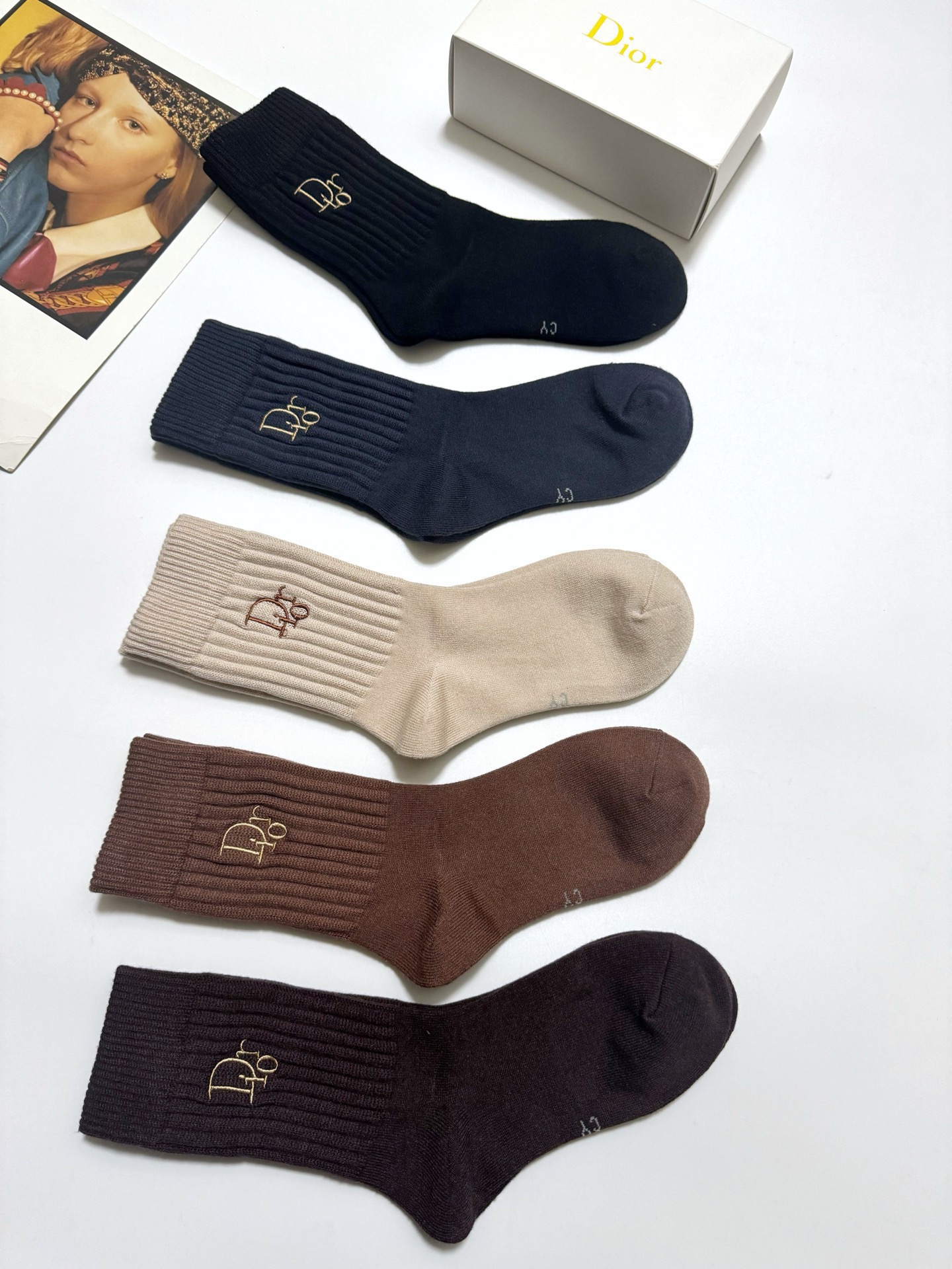 配包装🌟【一盒5 双】男女同款 🌟Dior 迪奥 经典字母logo 羊绒混纺中筒袜 ，ins超火爆空调袜