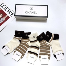 配包装🌟【一盒5 双】春季新款 🌟Chanel 香奈儿 经典刺绣字母logo 纯棉短筒袜 ,ins超 配包装🌟【一盒5 双】春季新款 🌟Chanel 香奈儿 经典刺绣字母logo 纯棉短筒袜 ,ins超