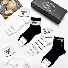 配包装🌟【一盒5 双】 🌟Prada 普拉达 经典字母logo 纯棉短筒袜 ,ins超火爆短袜,纯棉面料 配包装🌟【一盒5 双】 🌟Prada 普拉达 经典字母logo 纯棉短筒袜 ,ins超火爆短袜,纯棉面料