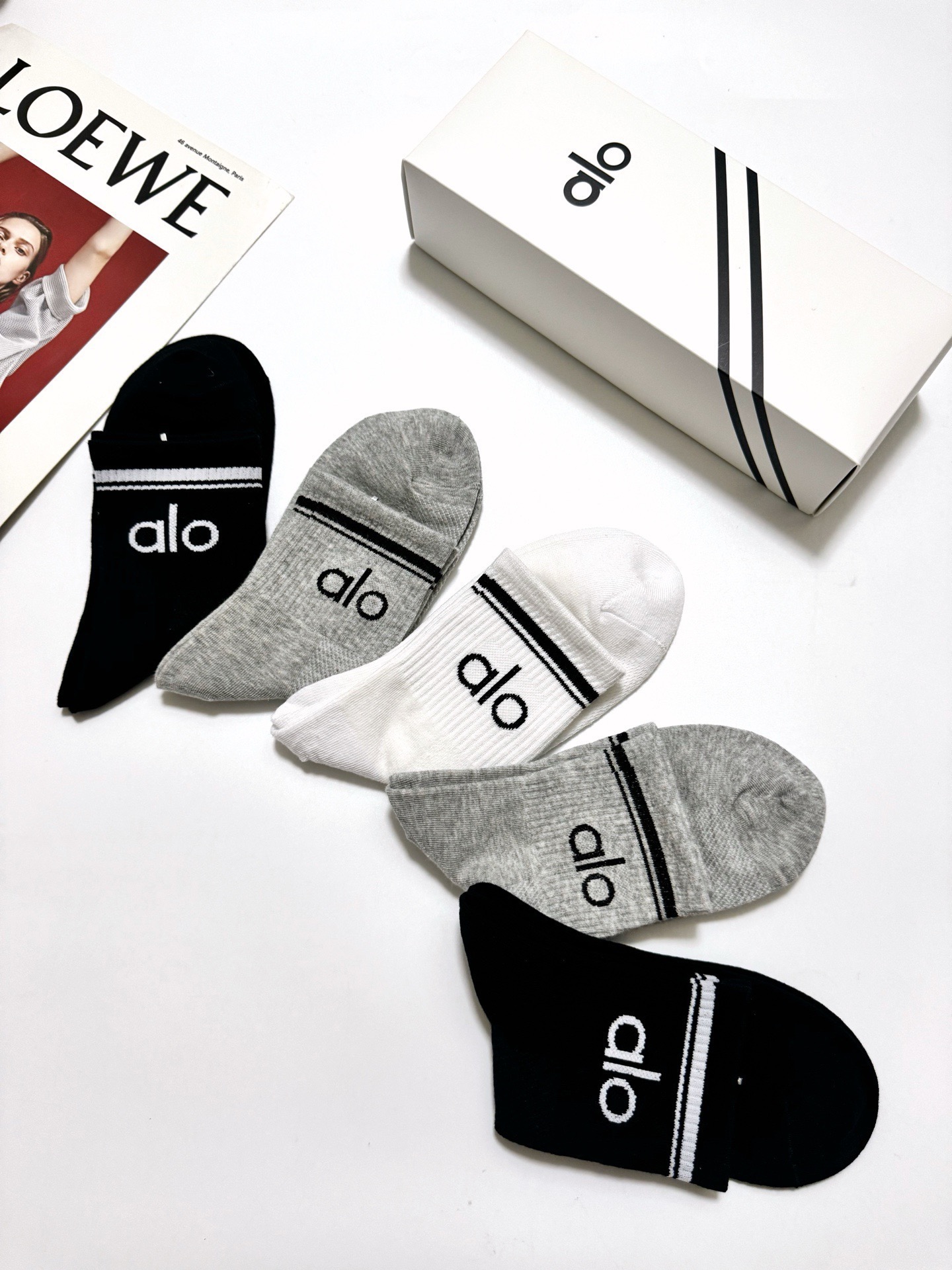 配包装🌟【一盒5 双】 🌟alo 经典字母logo纯棉短袜 中筒袜 ，  男女同款，ins超火爆红人同款