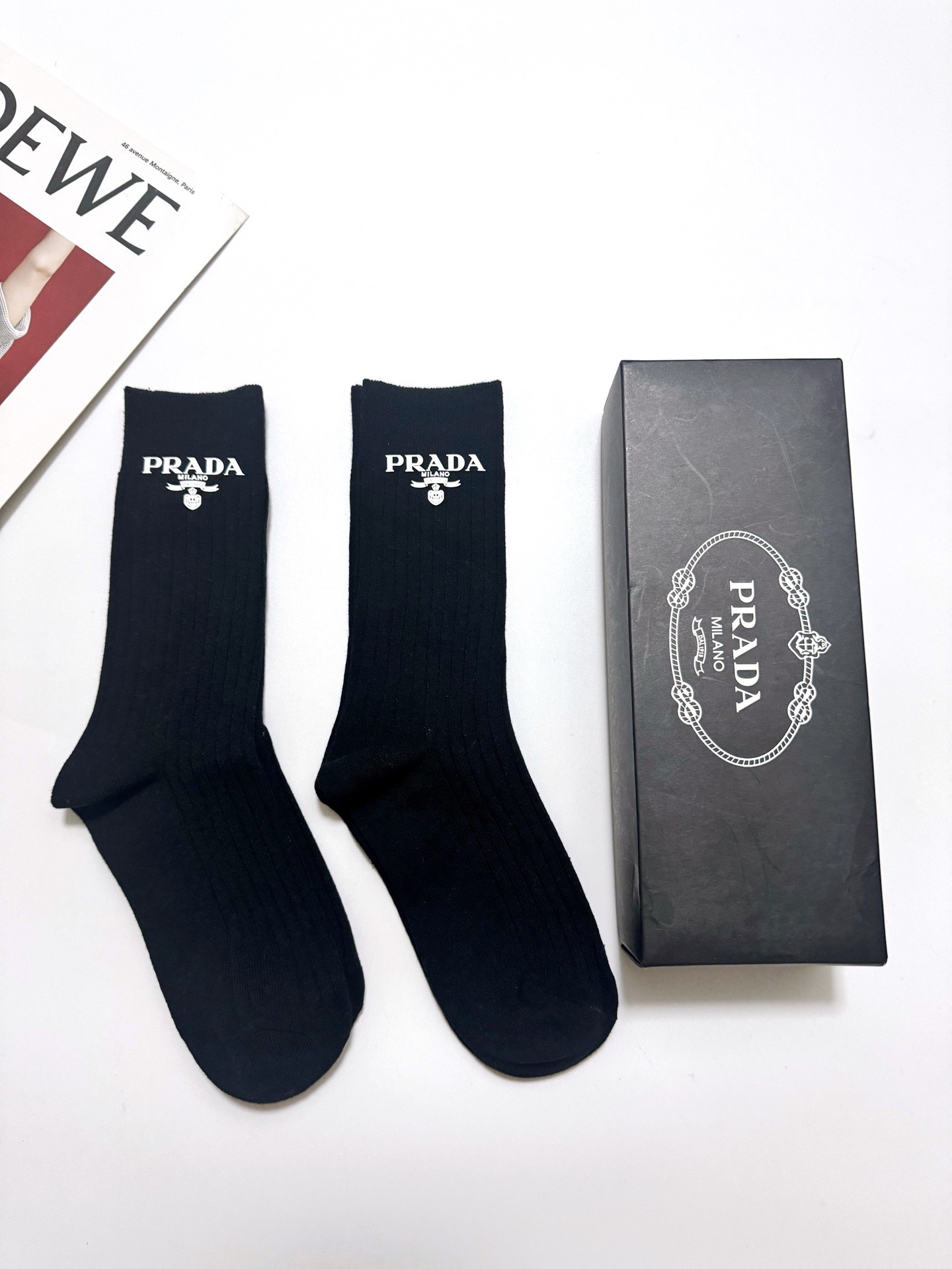 配包装🌟【一盒 2 双】🌟 Prada 经典字母logo纯棉 中筒袜  🌟经典配色个性时尚🌟ins爆款！