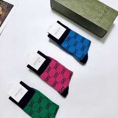 配包装🌟【一盒3双】🌟Gucci 古琦 经典字母 logo 纯棉 中筒袜 !超级软糯亲肤!🌟ins爆款 配包装🌟【一盒3双】🌟Gucci 古琦 经典字母 logo 纯棉 中筒袜 !超级软糯亲肤!🌟ins爆款